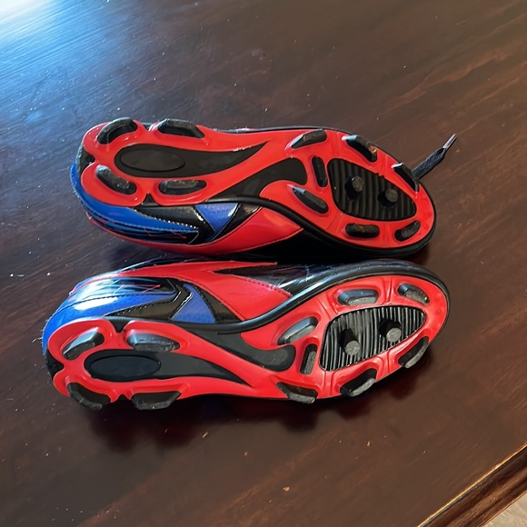 Soccer cleats - Picture 4 of 5